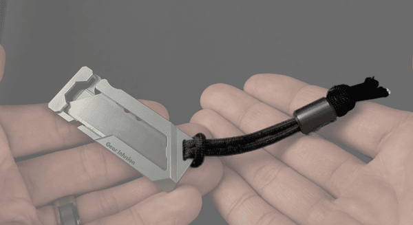 Grade 5 titanium bead paired with a 550 paracord lanyard for enhanced grip and easy gear access, perfect for everyday carry (EDC) tools and keychains.